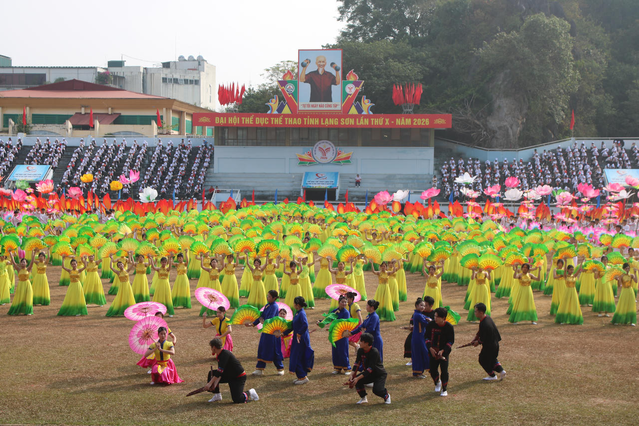 Những màn đồng diễn, văn nghệ ấn tượng tại Lễ Khai mạc. Ảnh: Minh Hữu