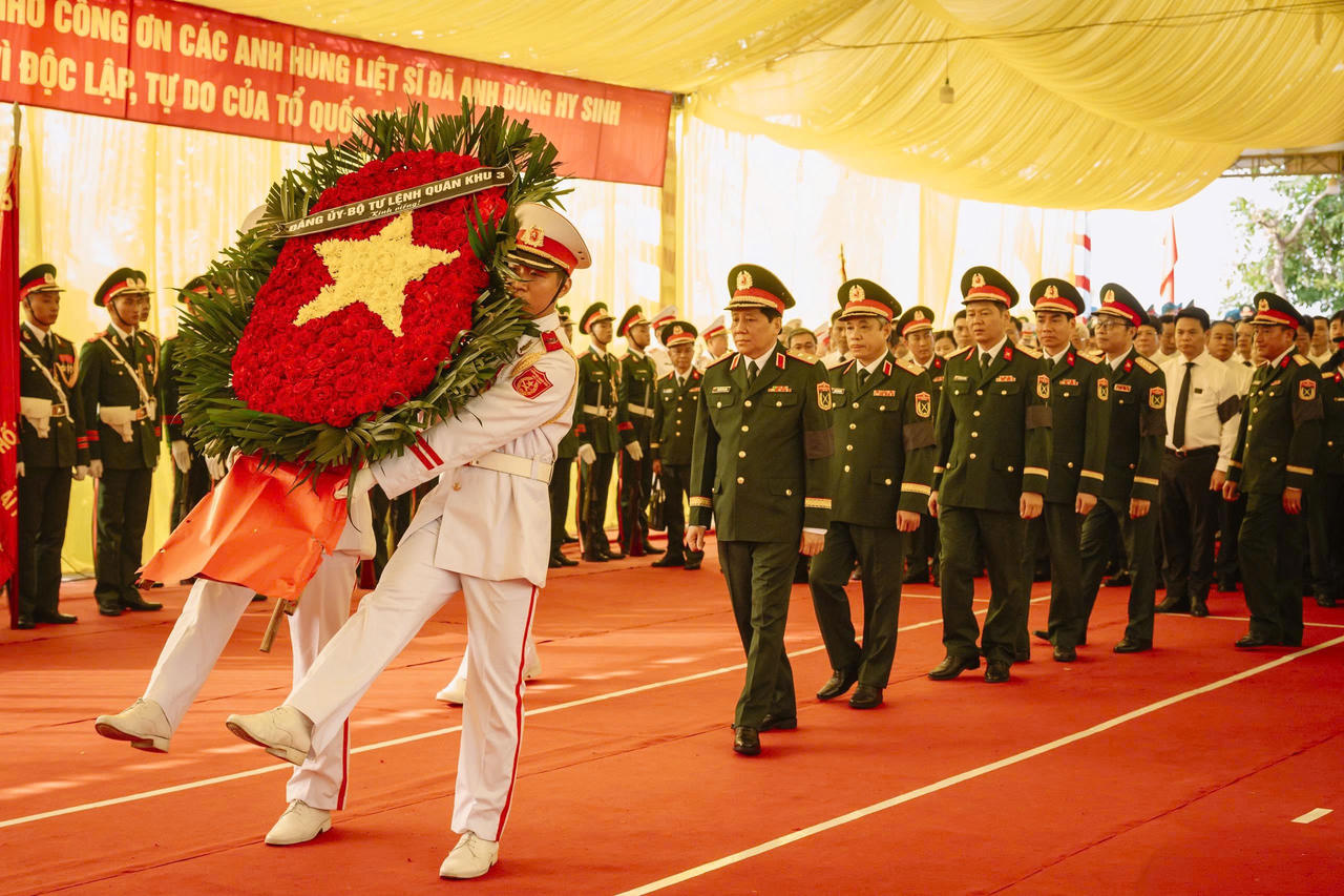 Xúc động những hình ảnh an táng 56 hài cốt Liệt sĩ tại Hải Phòng