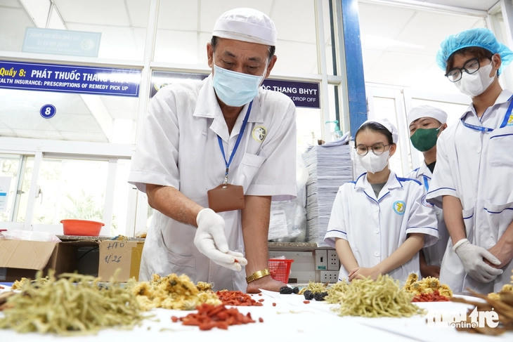 Đến năm 2030, phấn đấu đưa dịch vụ y học cổ truyền đến 100% trạm y tế cấp xã