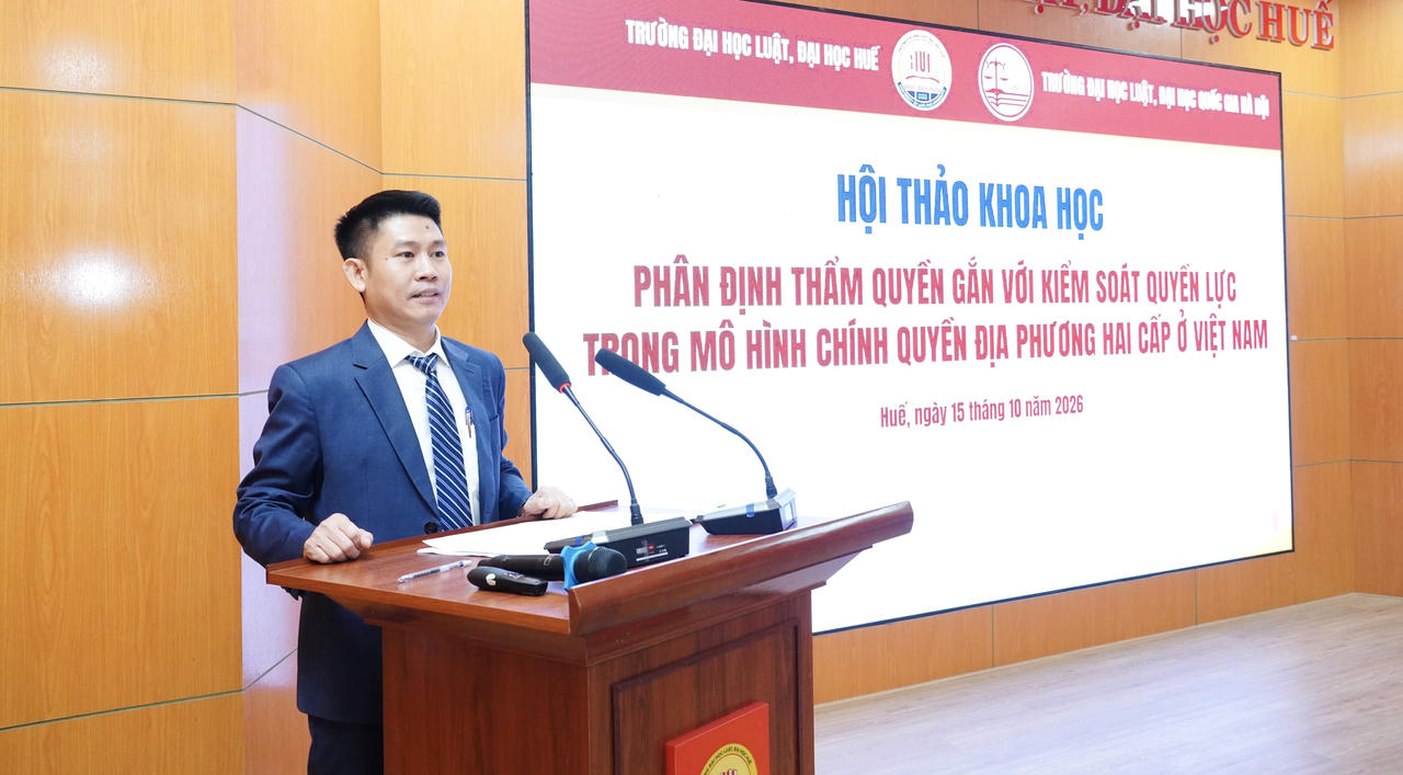 TS. Nguyễn Sơn Hà - Phó Hiệu trưởng Trường Đại học Luật, Đại học Huế, phát biểu tại hội thảo. (Ảnh: TN) 