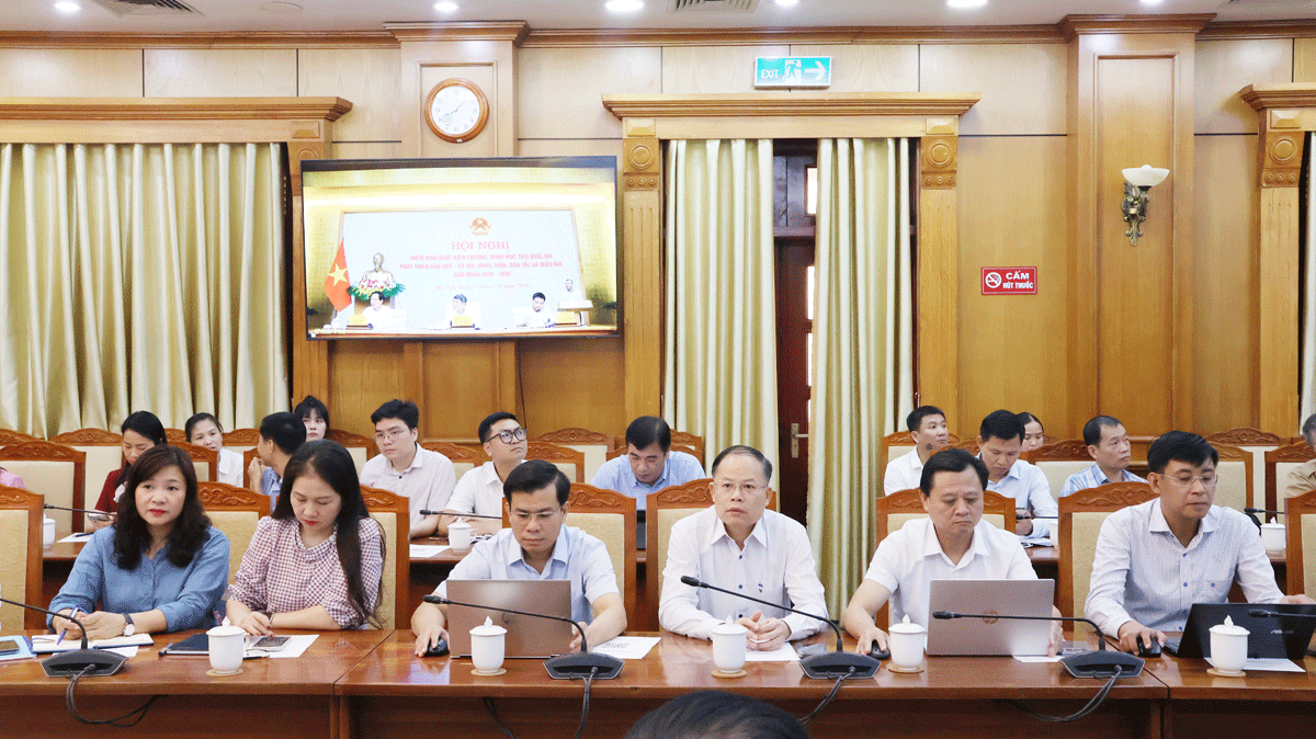 Các đại biểu tham dự hội nghị trực tuyến tại điểm cầu TP Bắc Ninh. (Ảnh: N.H)