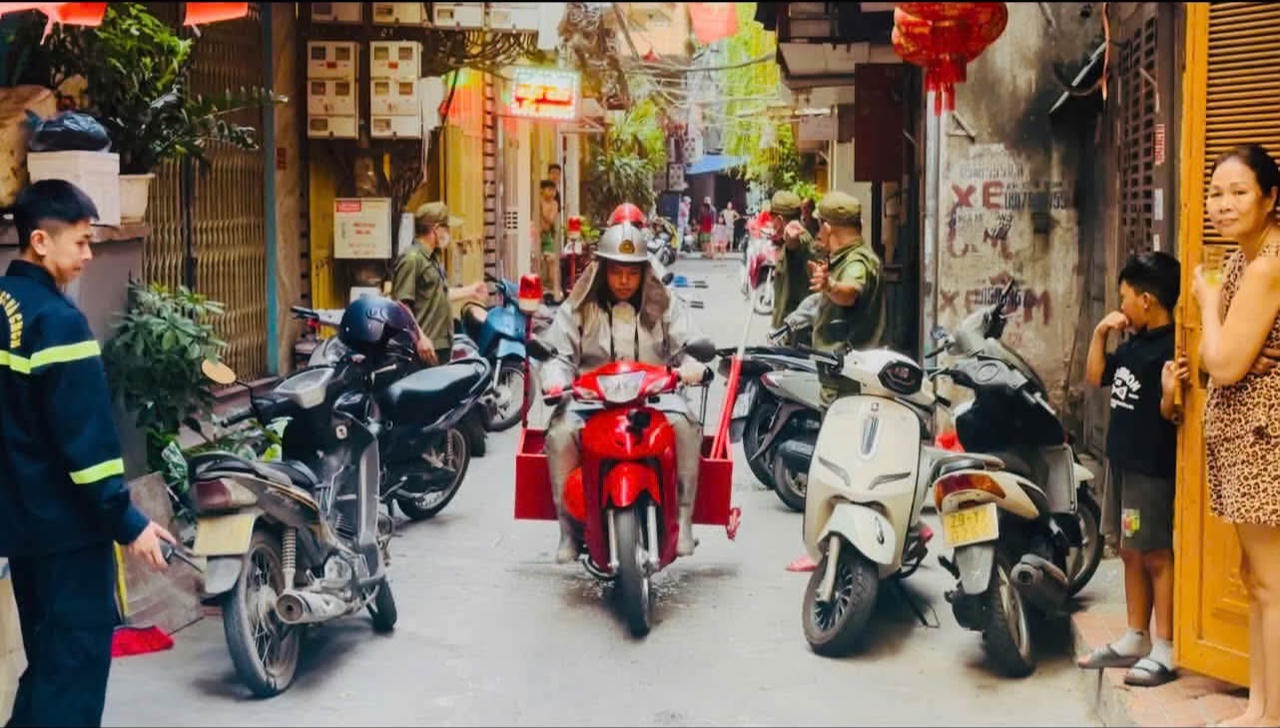 Xe máy chữa cháy cơ động chuyên dụng tiếp cận hiện trường