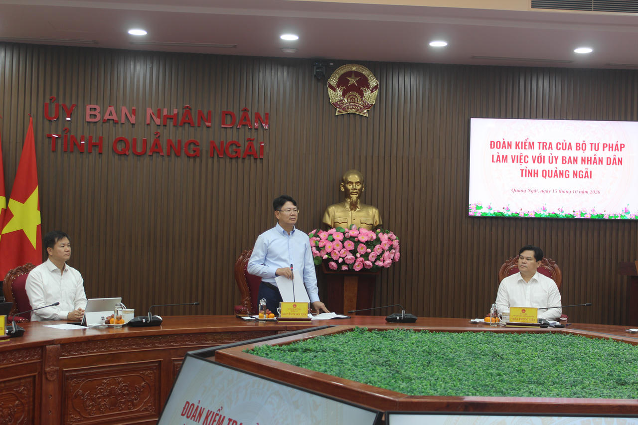 Thứ trưởng Bộ Tư pháp Nguyễn Thanh Tịnh phát biểu tại buổi làm việc với UBND tỉnh Quảng Ngãi.