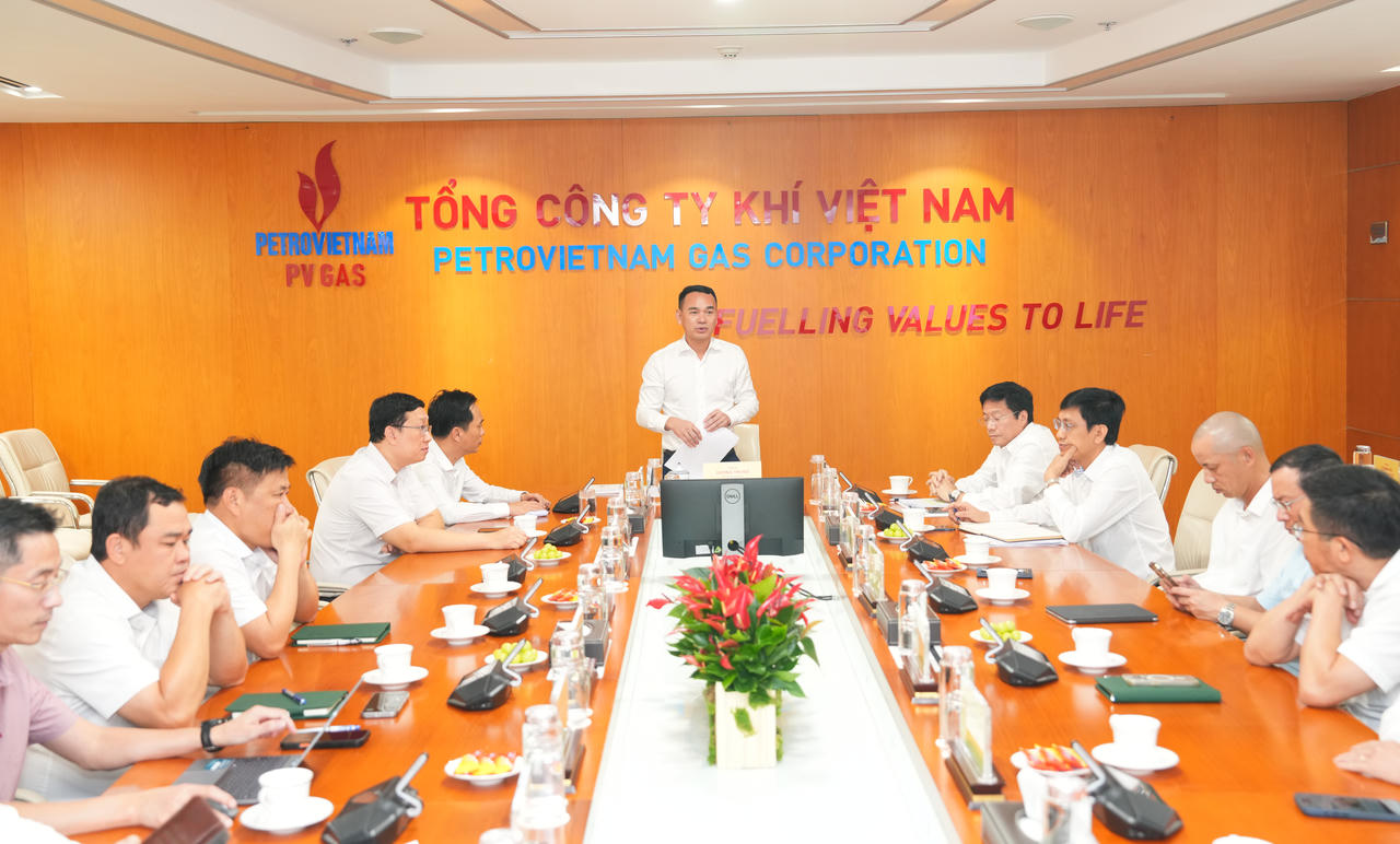 Đồng chí Dương Trí Hội – Phó Bí thư Đảng ủy, Thành viên HĐQT, Tổng Giám đốc PV GAS phát biểu chỉ đạo tại Hội nghị.