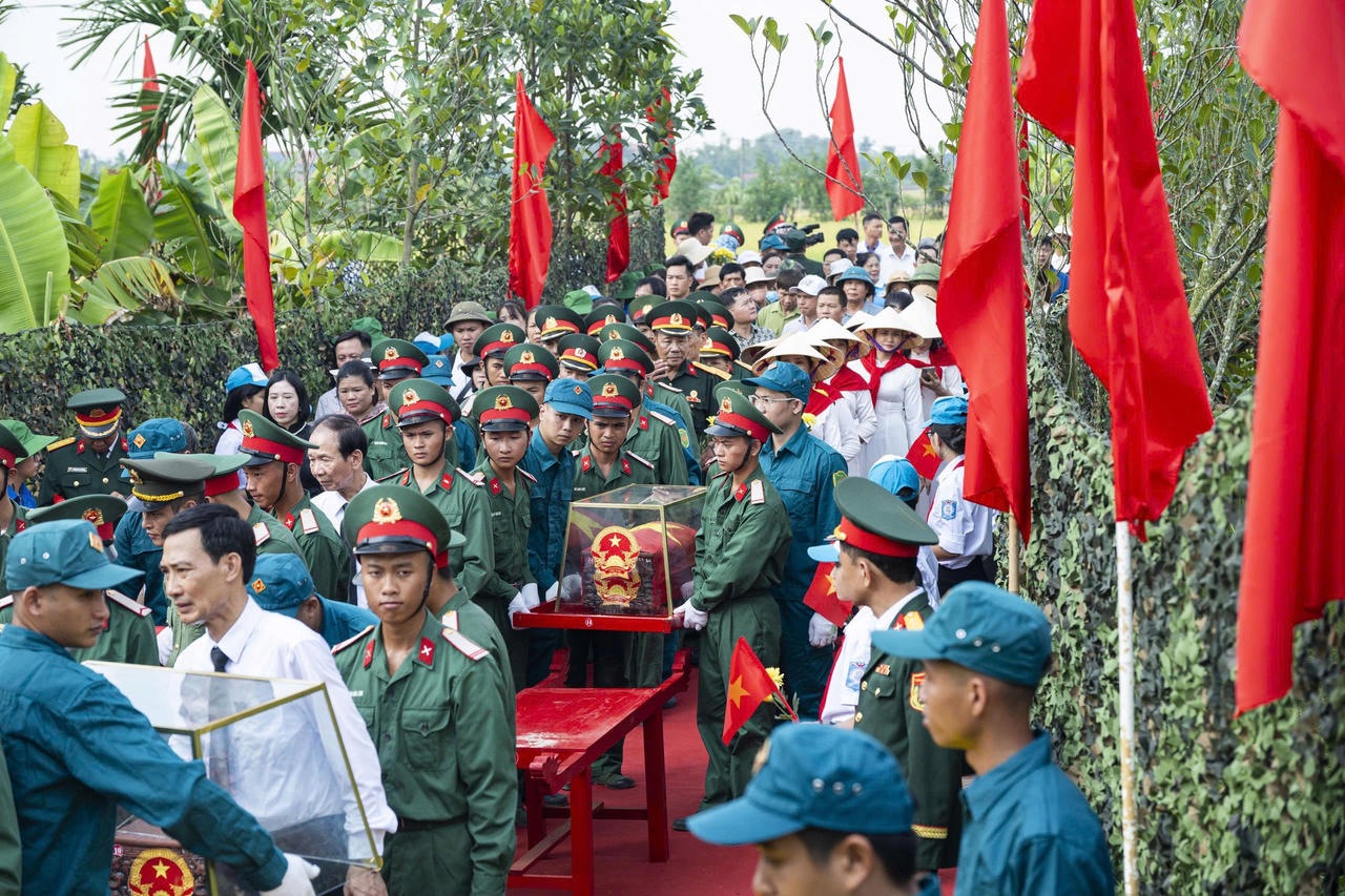 Xúc động những hình ảnh an táng 56 hài cốt Liệt sĩ tại Hải Phòng