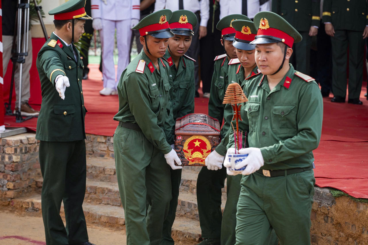 Xúc động những hình ảnh an táng 56 hài cốt Liệt sĩ tại Hải Phòng