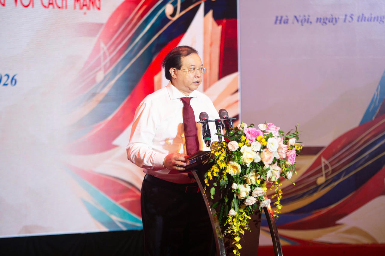 Thứ trưởng Bộ VH - TT & DL Tạ Quang Đông thông tin về cuộc thi (Ảnh: Trịnh Ngọc).