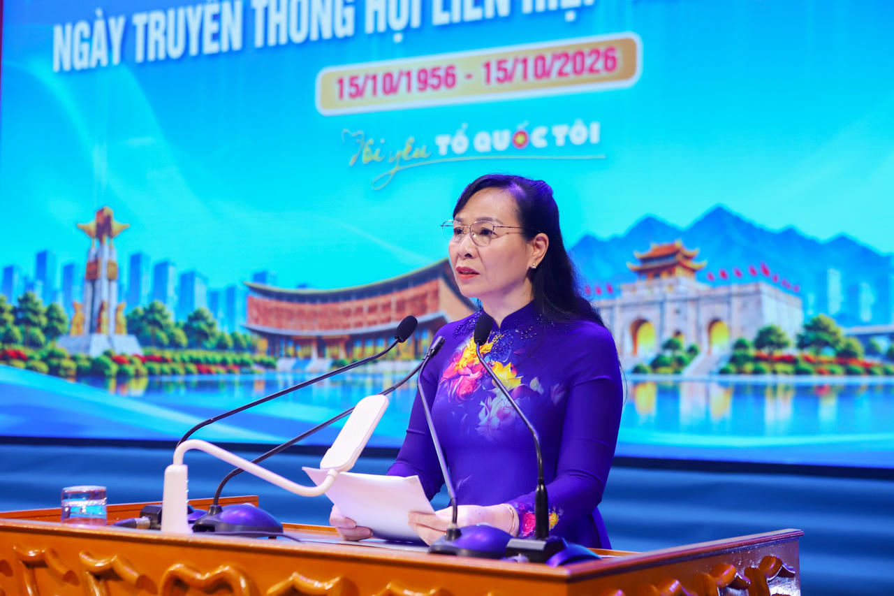 Bà Nguyễn Thị Hà - Chủ tịch Ủy ban MTTQ TP Bắc Ninh phát biểu chỉ đạo tại Lễ kỷ niệm. (Ảnh: N.H)