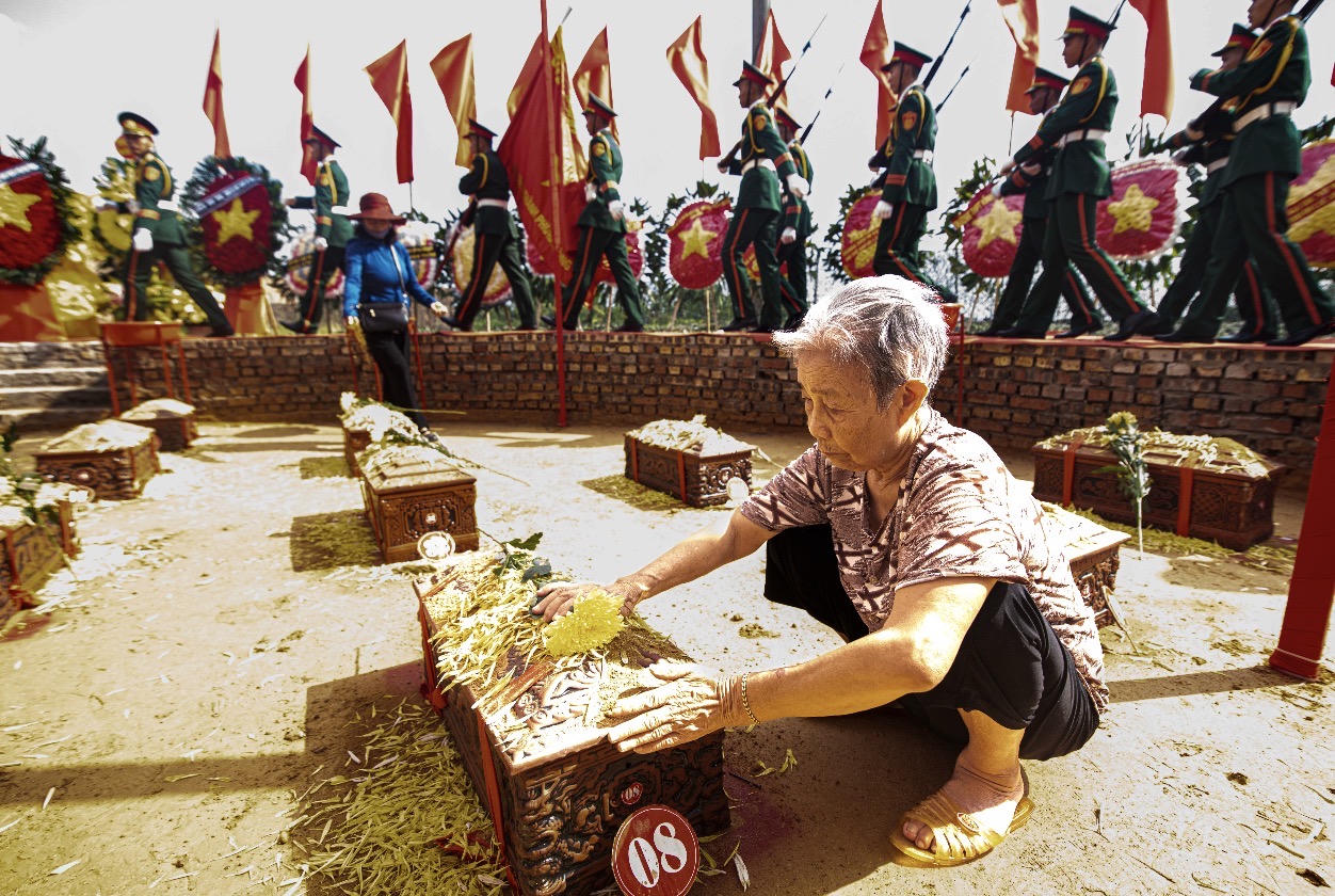 Xúc động những hình ảnh an táng 56 hài cốt Liệt sĩ tại Hải Phòng