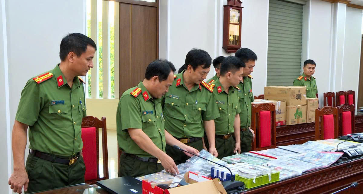 Cơ quan công an thu giữ nhiều tang vật, phương tiện liên quan trong chuyên án (Ảnh: CACC).