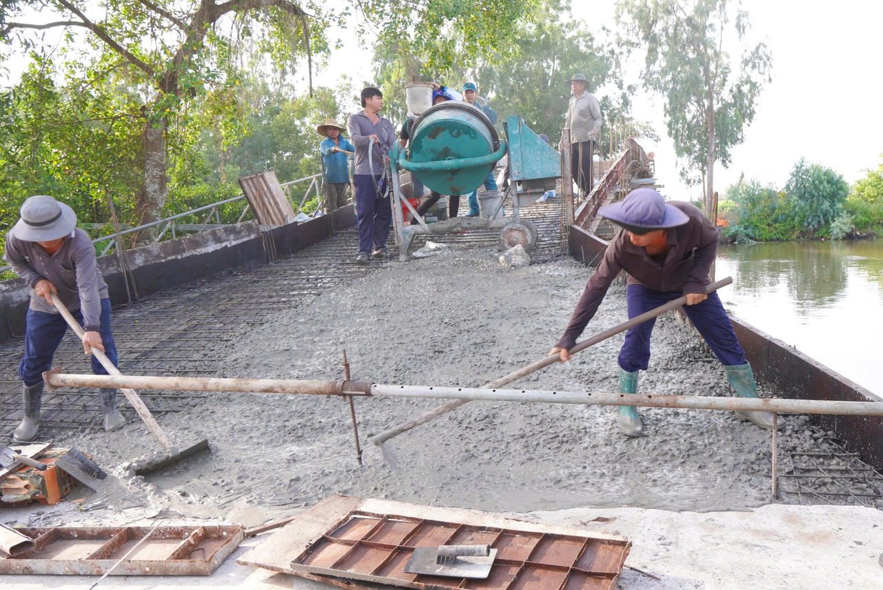 U Minh chung sức xây dựng nông thôn mới