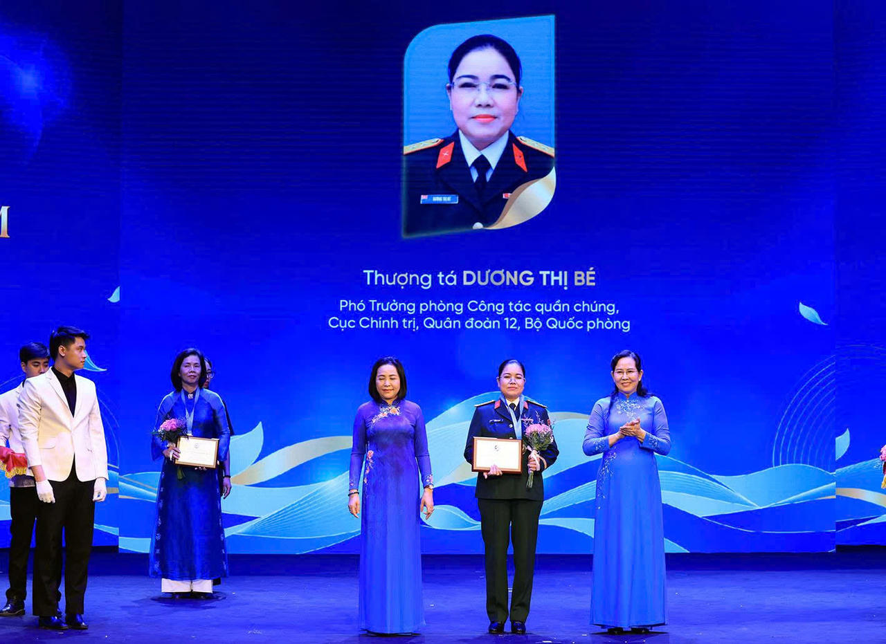 Tại chương trình nhiều cá nhân và tập thể đã được tuyên dương, khen thưởng. (Ảnh: Tuấn Anh)