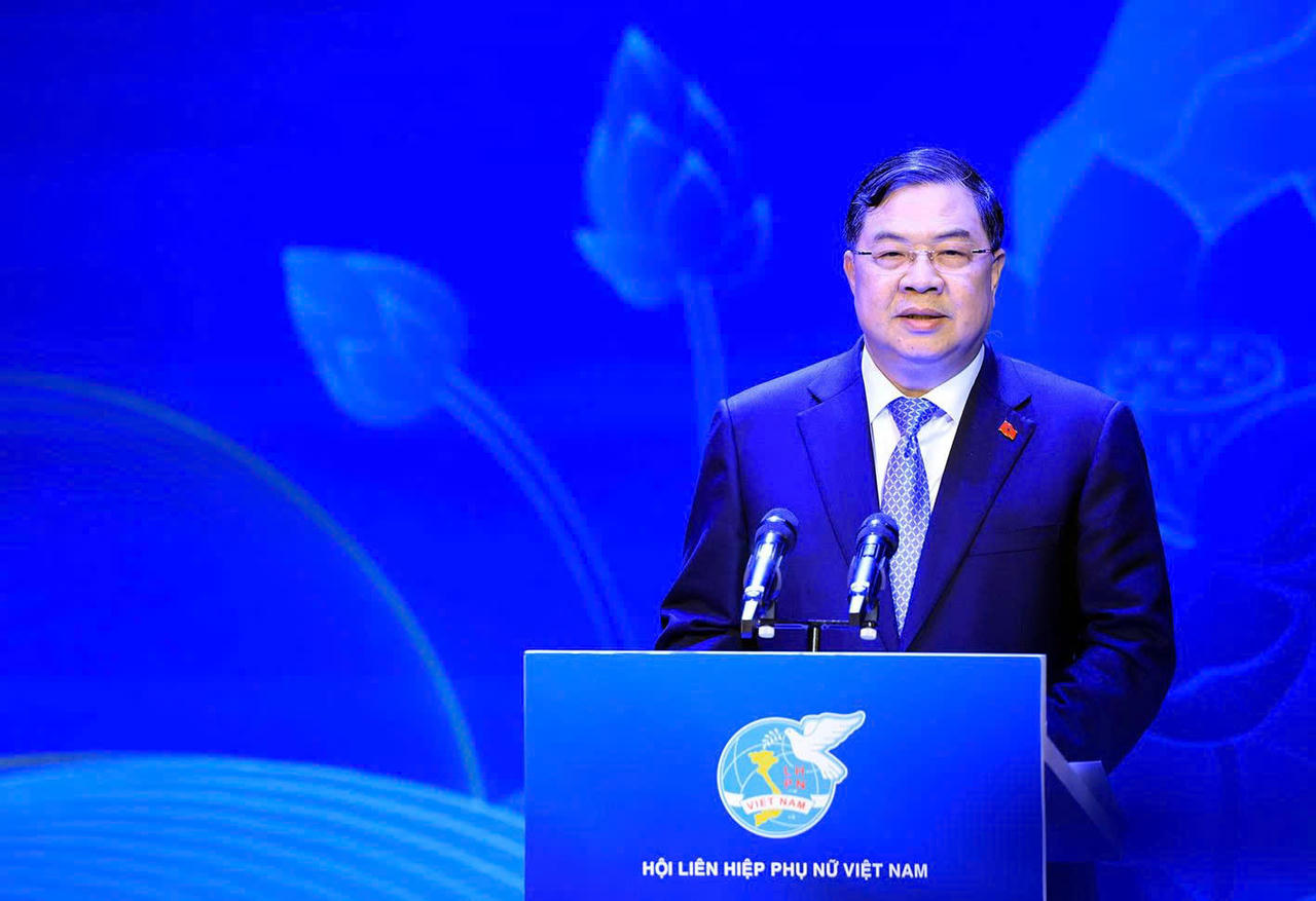 Phó Thủ tướng Thường trực Chính phủ Phạm Gia Túc biểu dương những đóng góp của phụ nữ Việt Nam và Hội Liên hiệp Phụ nữ Việt Nam trong phát triển đất nước. (Ảnh: Tuấn Anh)