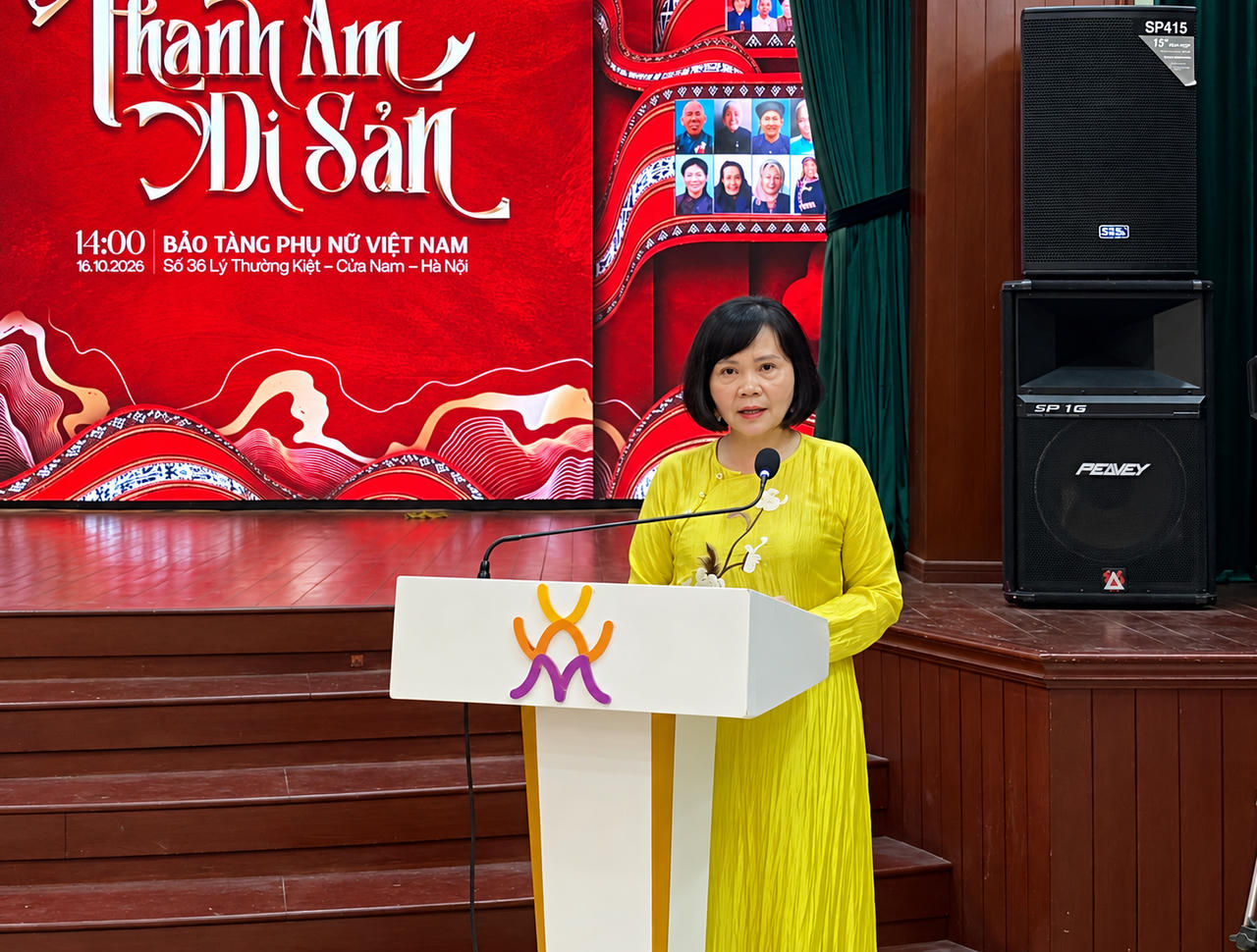 bà Nguyễn Thị Tuyết - Giám đốc Bảo tàng Mặt trận Tổ quốc Việt Nam, Giám đốc Bảo tàng Phụ nữ Việt Nam phát biểu mở đầu sự kiện. (Ảnh: PV)