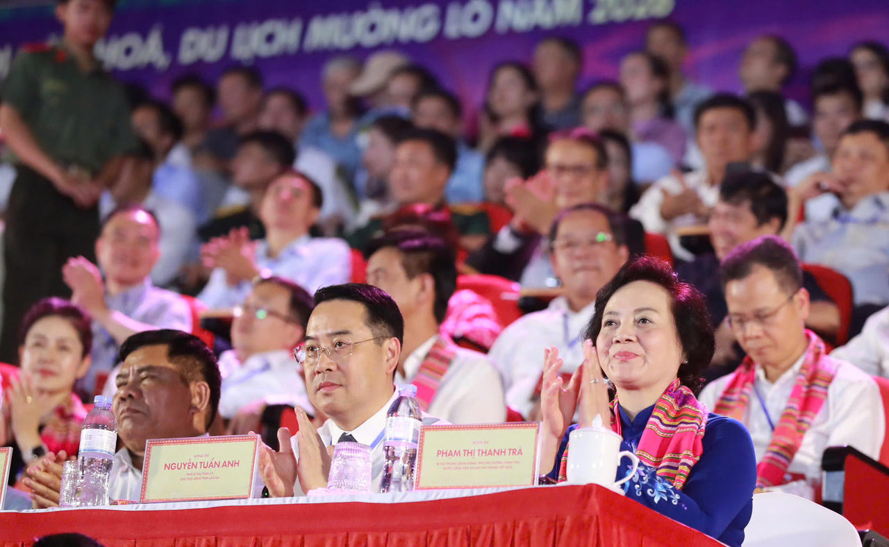 Mường Lò rực sáng đêm hội, lan tỏa giá trị Xòe Thái