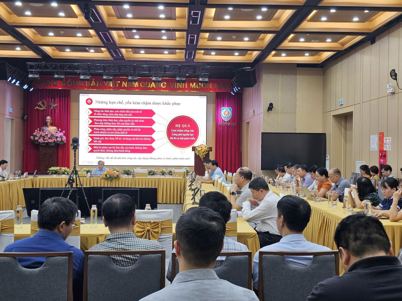 Các đại biểu tham dự tại điểm cầu Bộ Tư pháp. Ảnh: Hoàng Thư