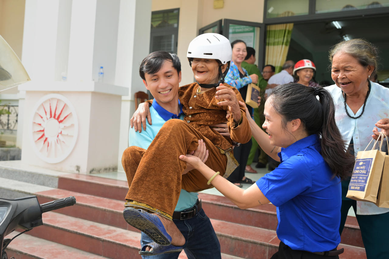 Long Châu phối hợp cùng các cơ quan y tế, bệnh viện và đối tác triển khai nhiều chương trình truyền thông giáo dục sức khỏe, hỗ trợ y tế cho cộng đồng. Ảnh: Hoàng Khánh
