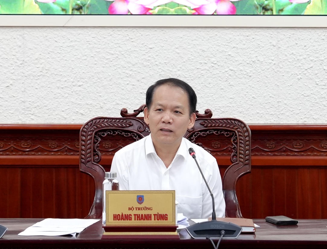 Bộ trưởng Bộ Tư pháp Hoàng Thanh Tùng phát biểu chỉ đạo.