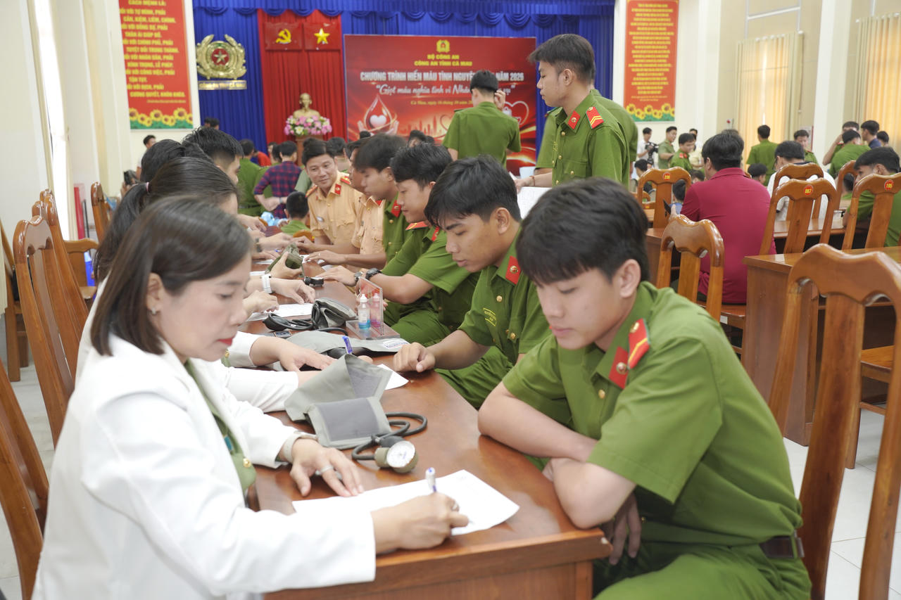 Lan tỏa nghĩa tình qua phong trào hiến máu tình nguyện của chiến sĩ công an Cà Mau
