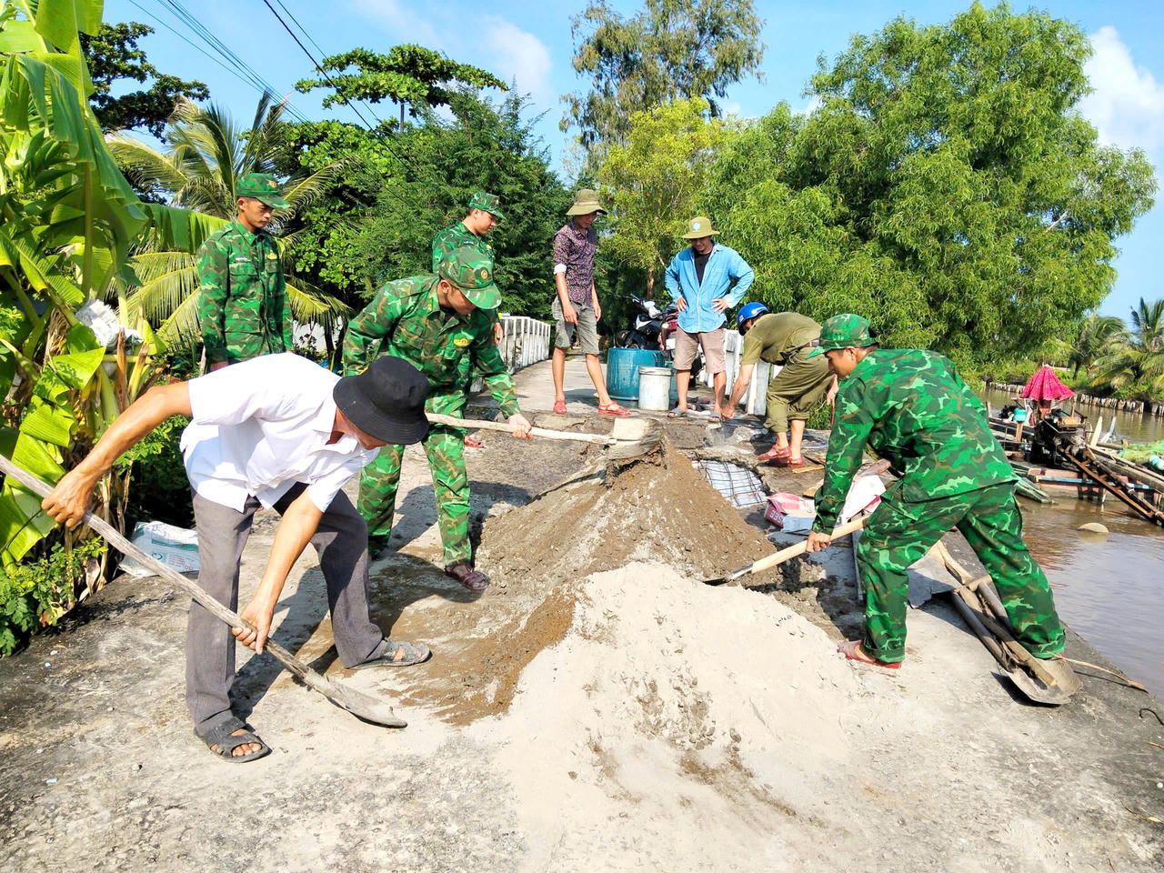 U Minh chung sức xây dựng nông thôn mới