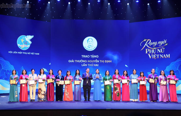 Tôn vinh phụ nữ Việt Nam, lan tỏa tinh thần đổi mới sáng tạo