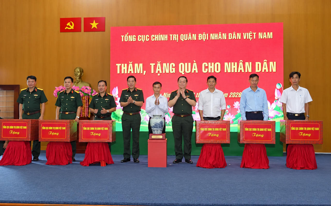 Lan tỏa nghĩa tình quân - dân, tri ân truyền thống Cơ quan Chính trị Quân khu 8