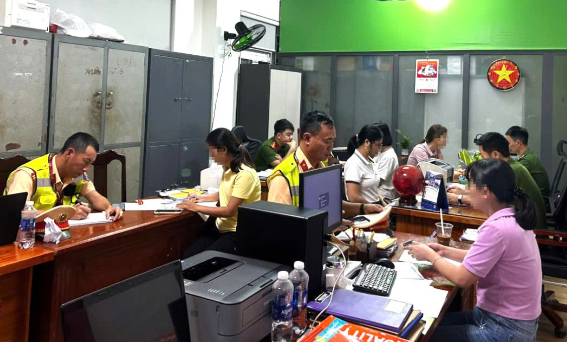 Cơ quan công an mời 6 phụ nữ lên làm việc. (Ảnh: GX)