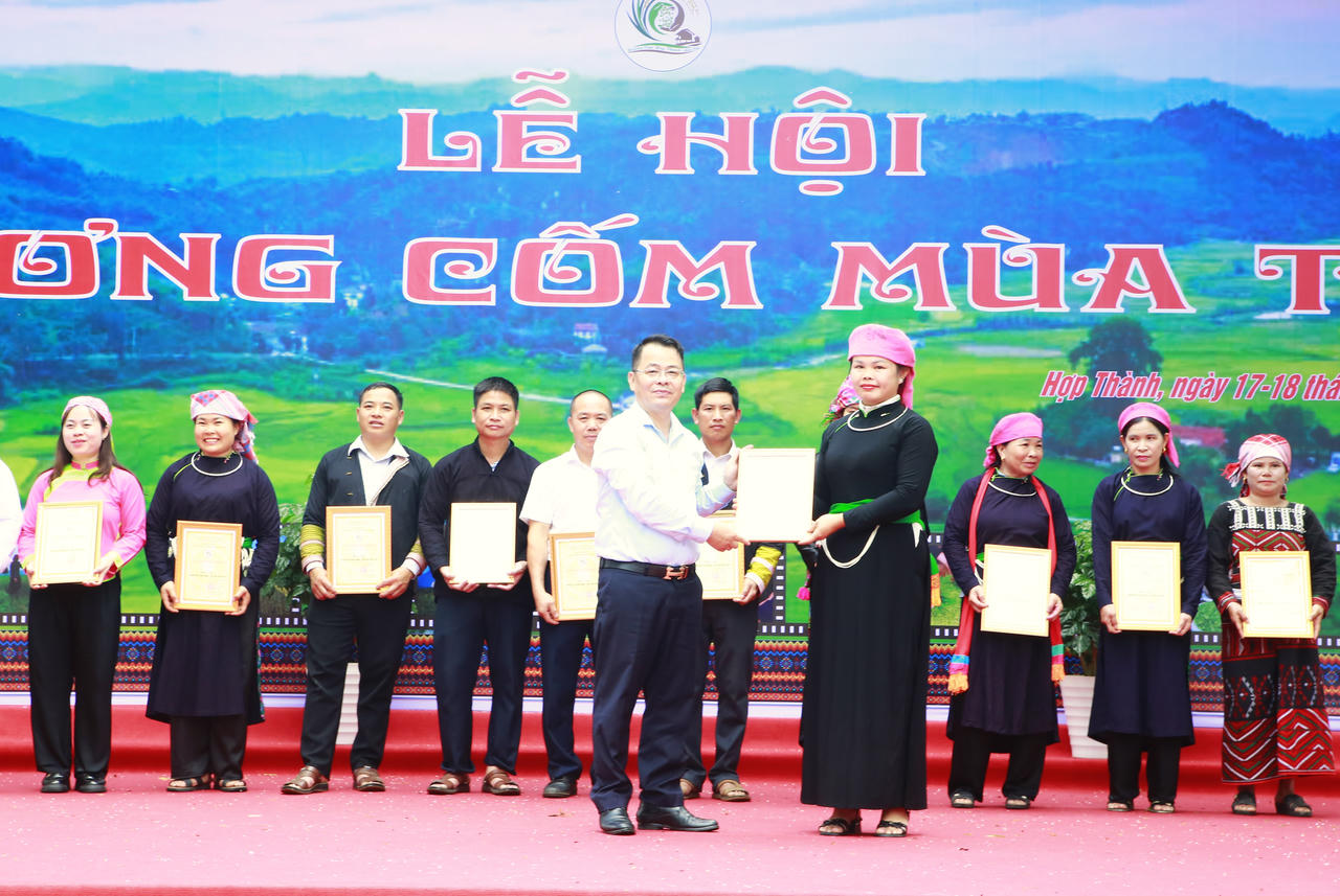 Lễ hội Cốm Hợp Thành: Gìn giữ hương vị truyền thống, nâng tầm nông sản địa phương