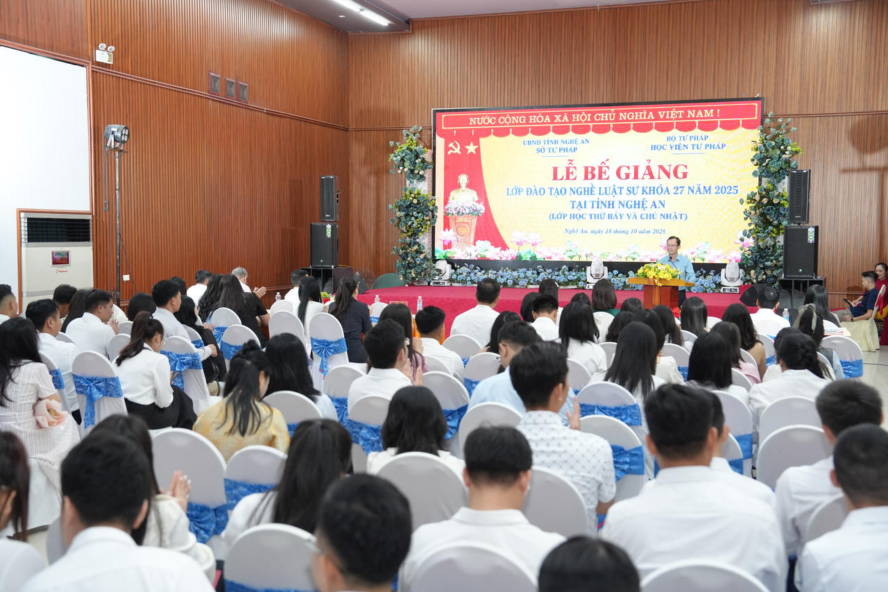 Bế  giảng Lớp đào tạo nghề Luật sư khóa 27 tại Nghệ An