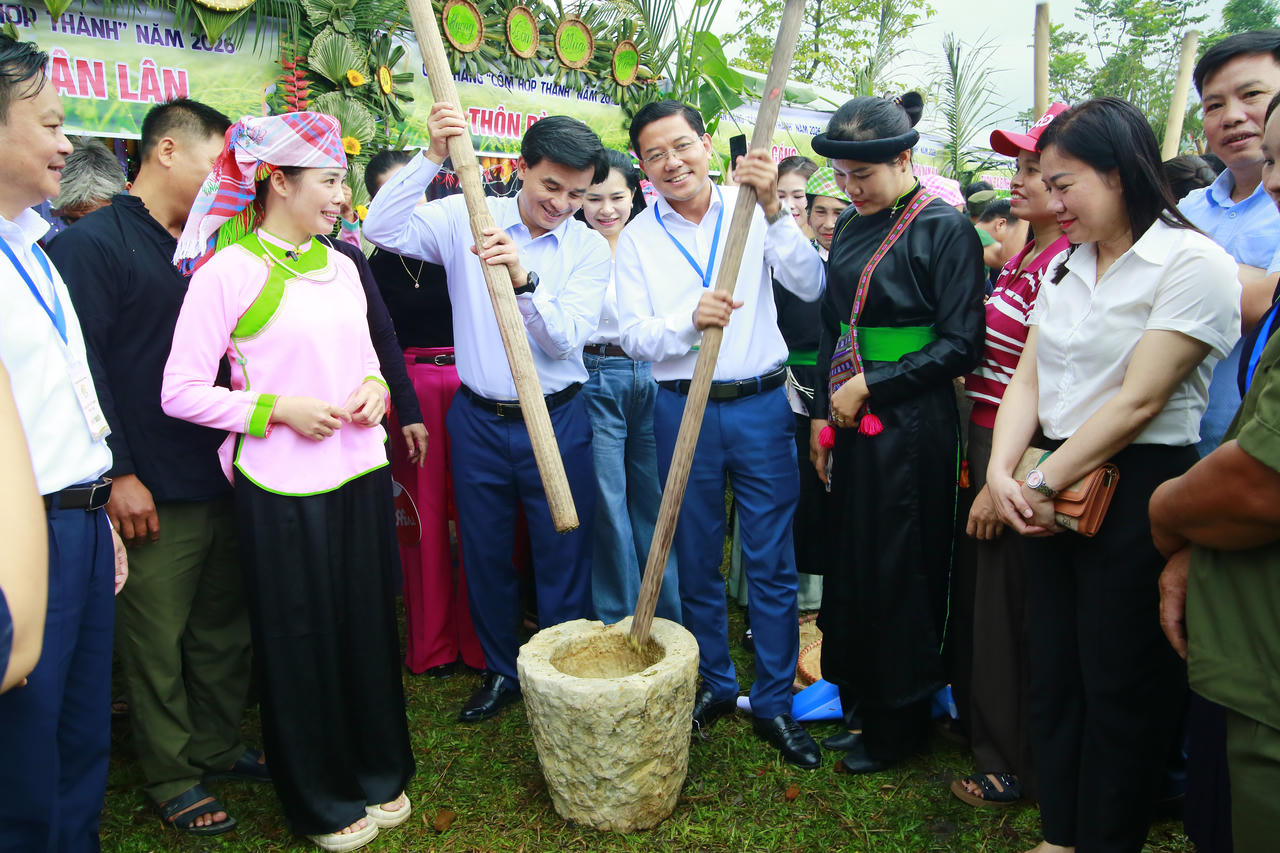 Lễ hội Cốm Hợp Thành: Gìn giữ hương vị truyền thống, nâng tầm nông sản địa phương