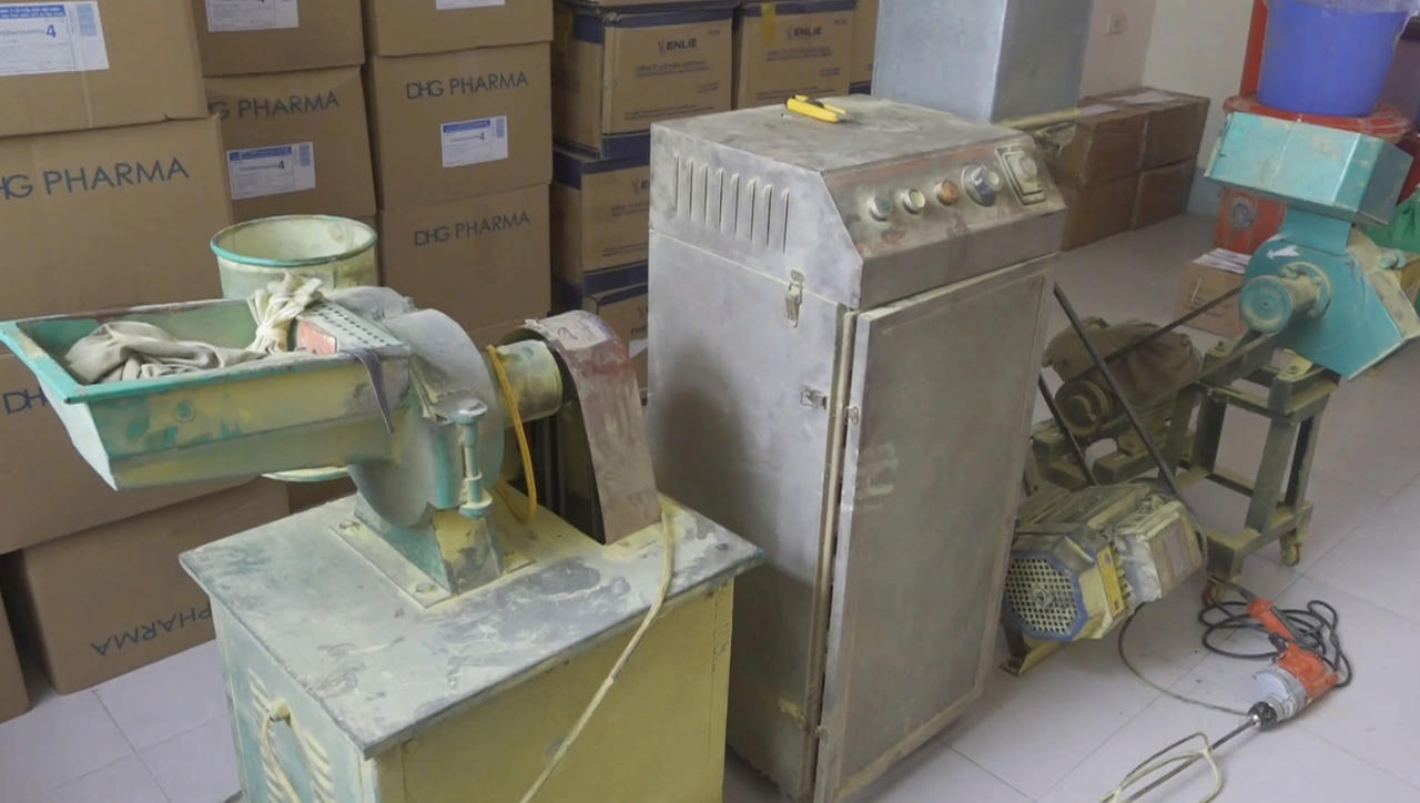 Đường dây sản xuất thuốc giả thu lợi 5 tỷ đồng, bán cho hàng nghìn người qua KOL và hội nhóm