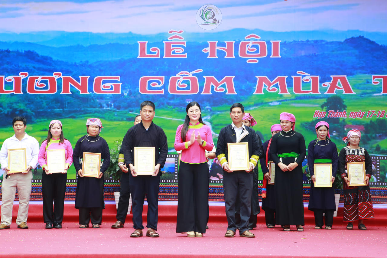 Lễ hội Cốm Hợp Thành: Gìn giữ hương vị truyền thống, nâng tầm nông sản địa phương