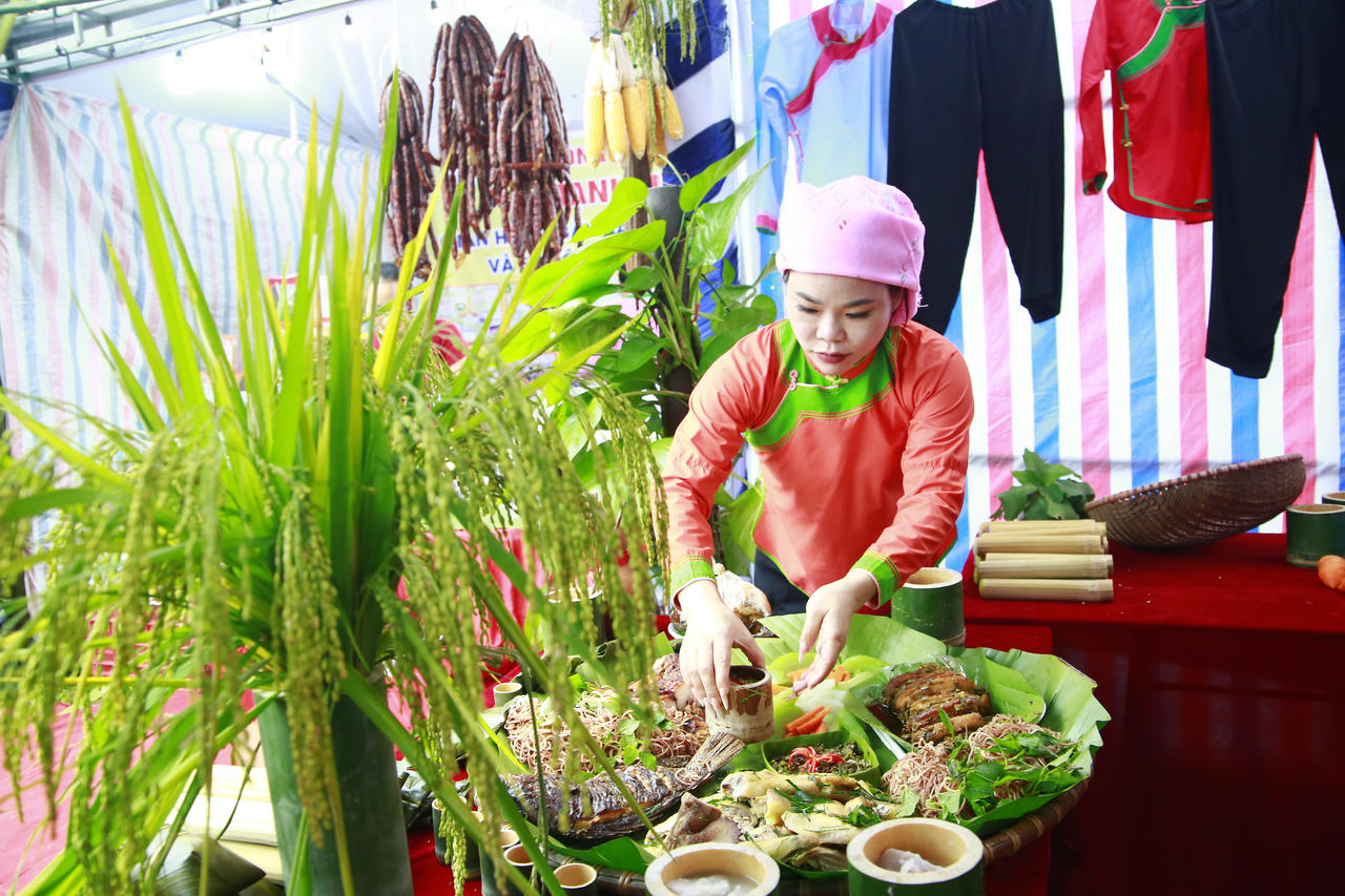 Lễ hội Cốm Hợp Thành: Gìn giữ hương vị truyền thống, nâng tầm nông sản địa phương