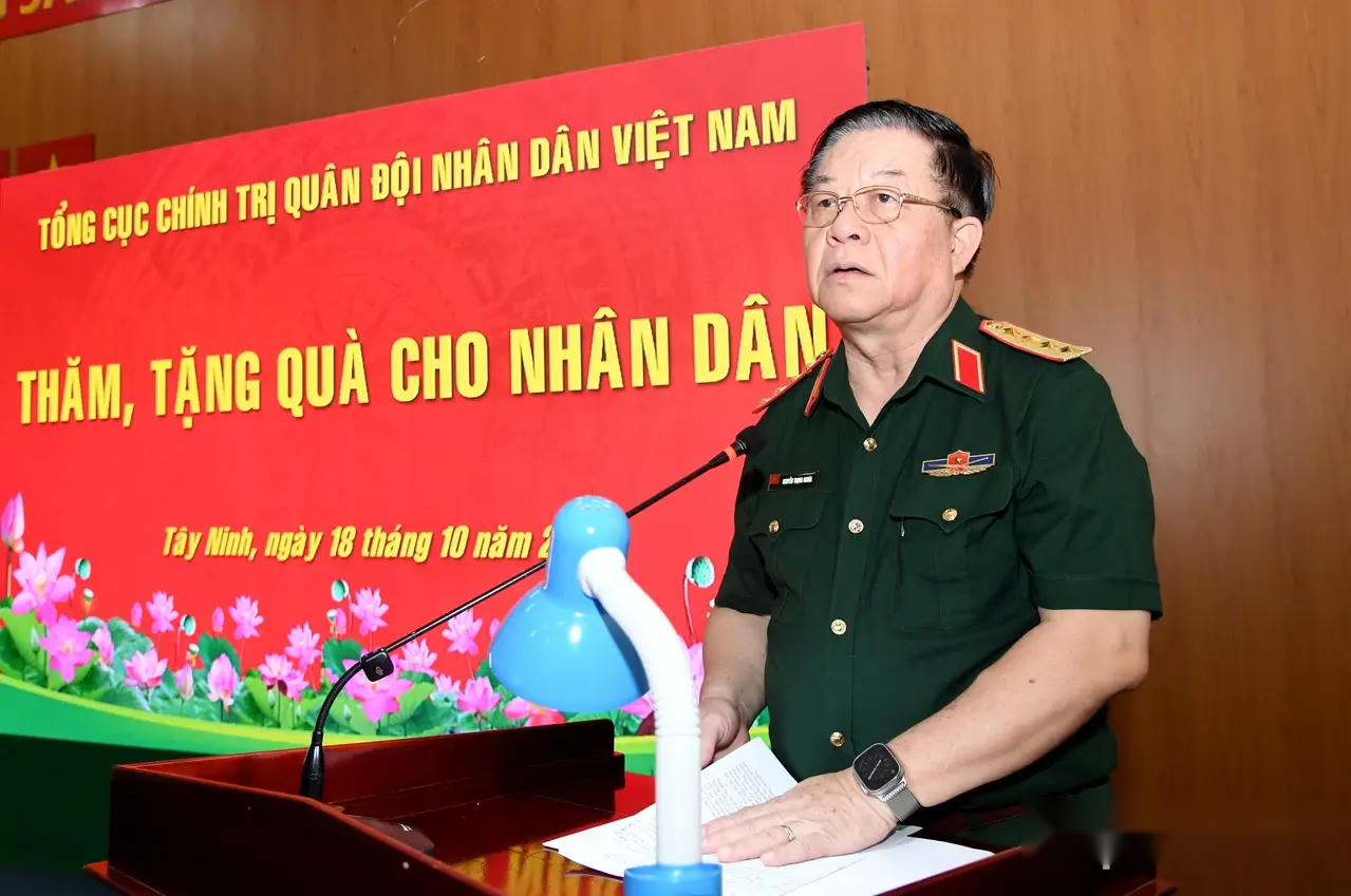 Đại tướng Nguyễn Trọng Nghĩa, Ủy viên Bộ Chính trị, Bí thư Trung ương Đảng, Chủ nhiệm Tổng cục Chính trị Quân đội nhân dân Việt Nam phát biểu tại chương trình. Ảnh: QK7