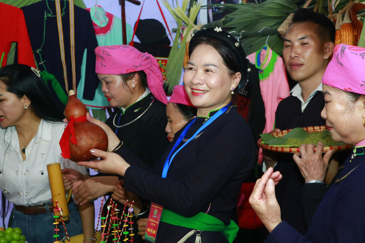 Lễ hội Cốm Hợp Thành: Gìn giữ hương vị truyền thống, nâng tầm nông sản địa phương