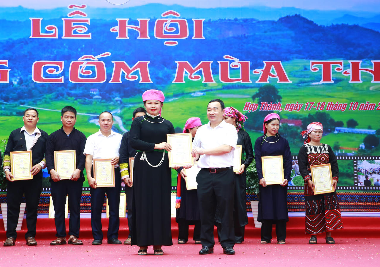 Lễ hội Cốm Hợp Thành: Gìn giữ hương vị truyền thống, nâng tầm nông sản địa phương