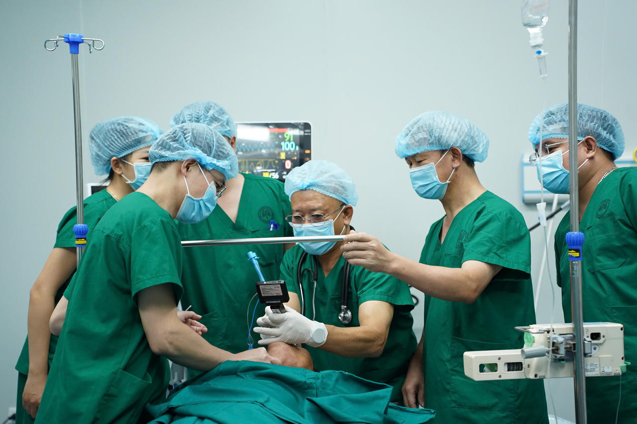 Bệnh viện Phổi Nghệ An từng bước làm chủ kỹ thuật chuyên sâu qua 3 ca phẫu thuật cắt kén khí màng phổi phức tạp