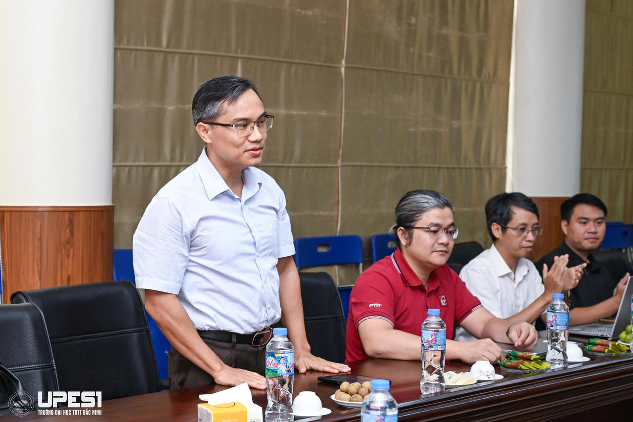 TS. Cao Minh Thắng – Viện trưởng Viện Công nghệ thông tin và Truyền thông CDIT phát biểu tại buổi làm việc.