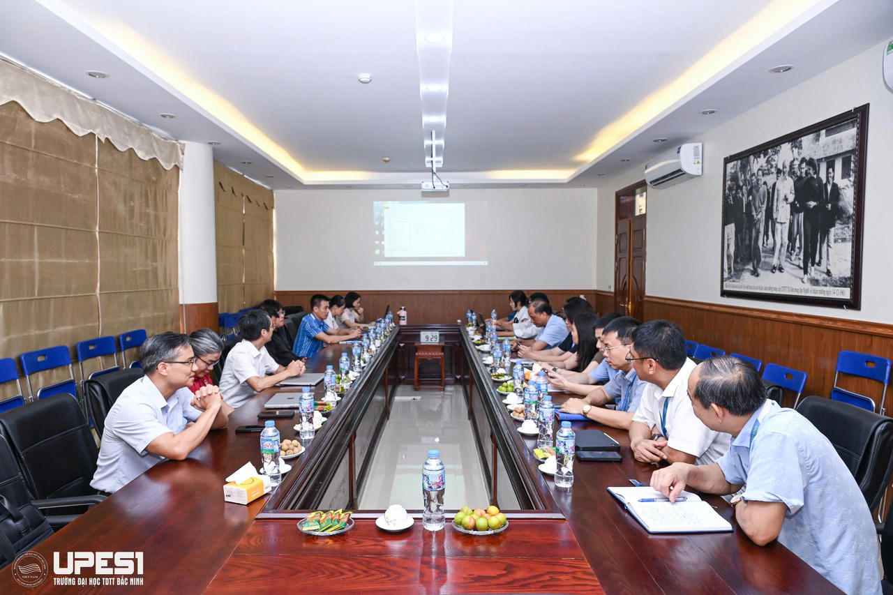Toàn cảnh buổi làm việc.