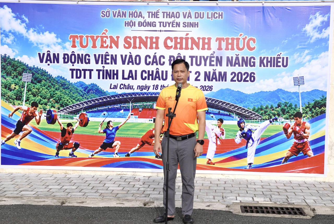 Ông Trần Văn Công - Phó Giám đốc Sở Văn hóa, Thể thao và Du lịch tỉnh Lai Châu phát biểu tại buổi tuyển chọn. (Ảnh: PV)