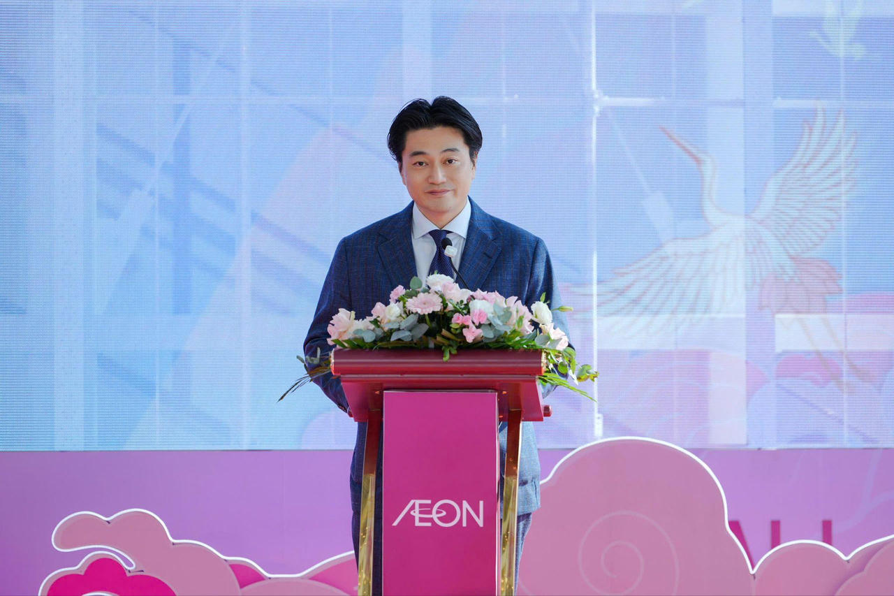 Ông Tezuka Daisuke, Thành viên Ban Điều hành Tập đoàn AEON, Trưởng đại diện Tập đoàn AEON tại Việt Nam kiêm Tổng Giám đốc AEON Việt Nam chia sẻ tại buổi lễ