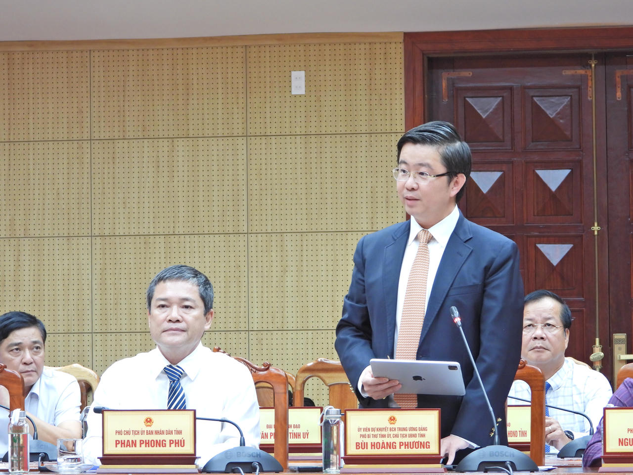 Ông Bùi Hoàng Phương - Chủ tịch UBND tỉnh phát biểu tại buổi làm việc. (Ảnh: Minh Phương)