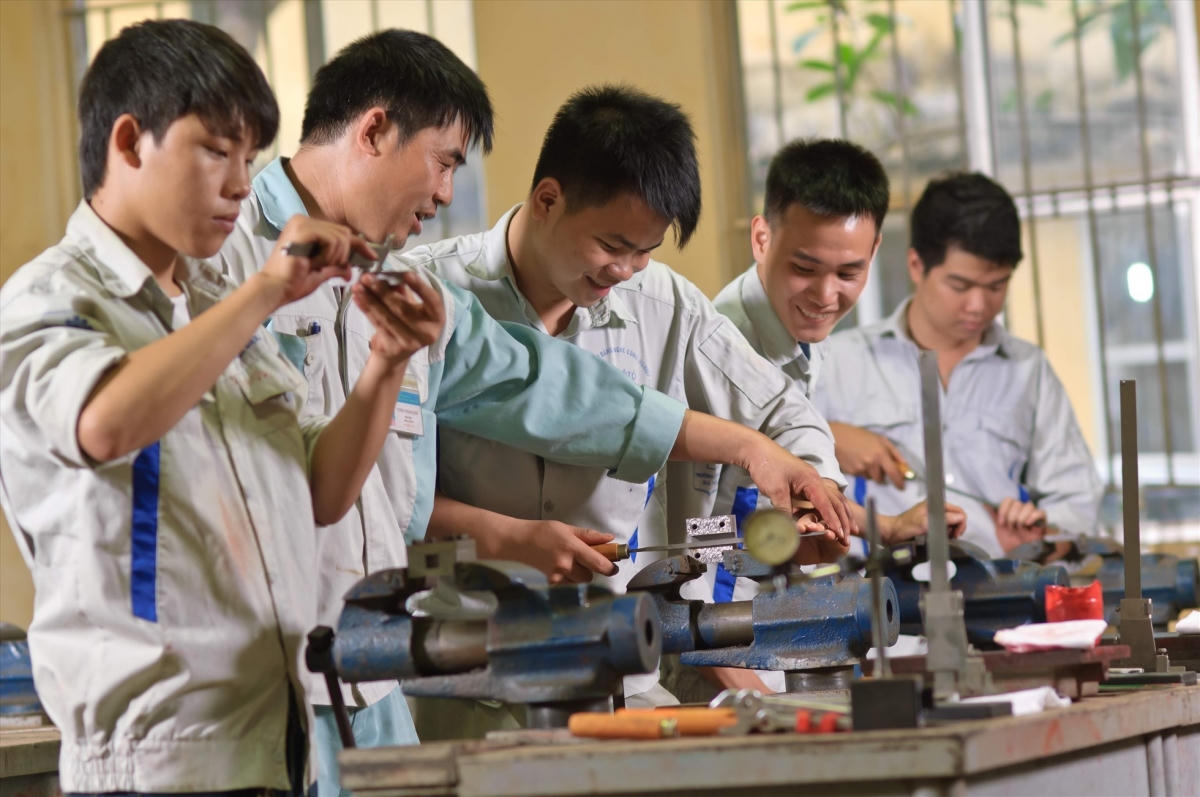 Điều kiện để giáo viên dạy thực hành nghề được cấp chứng chỉ mà không cần học bồi dưỡng