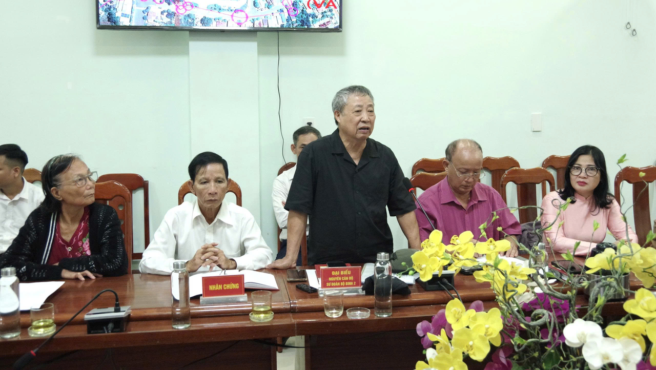 Nguyên cán bộ Sư đoàn Bộ binh 2 và các nhân chứng tham dự, phát biểu tại Hội thảo