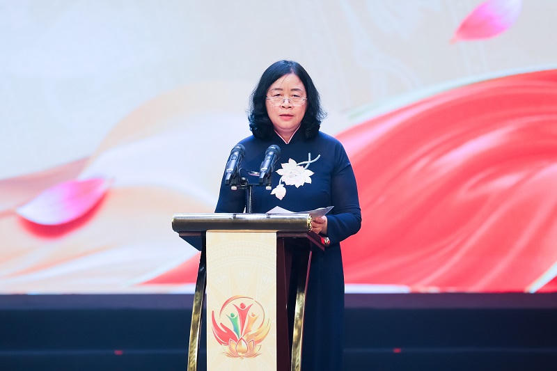 Bà Bùi Thị Minh Hoài - Ủy viên Bộ Chính trị, Bí thư Trung ương Đảng, Bí thư Đảng ủy Mặt trận Tổ quốc phát biểu.