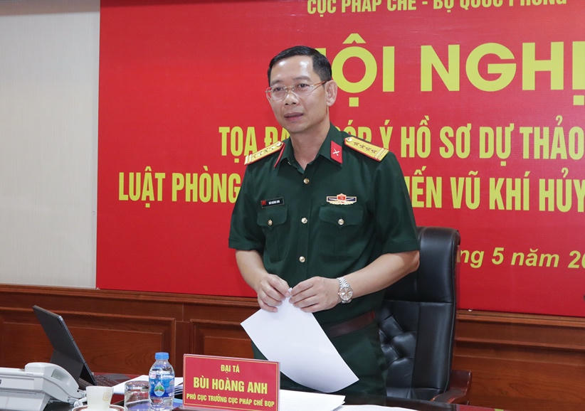 Đại tá Bùi Hoàng Anh phát biểu kết luận Hội nghị tọa đàm góp ý dự thảo Hồ sơ Dự án Luật Phòng, chống phổ biến vũ khí hủy diệt hàng loạt, tháng 5/2026.