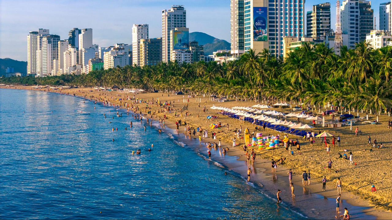 Nha Trang tiếp tục là điểm hẹn quen thuộc của khách quốc tế trong những kỳ nghỉ dài tránh đông. Nguồn ảnh: Minh Tú