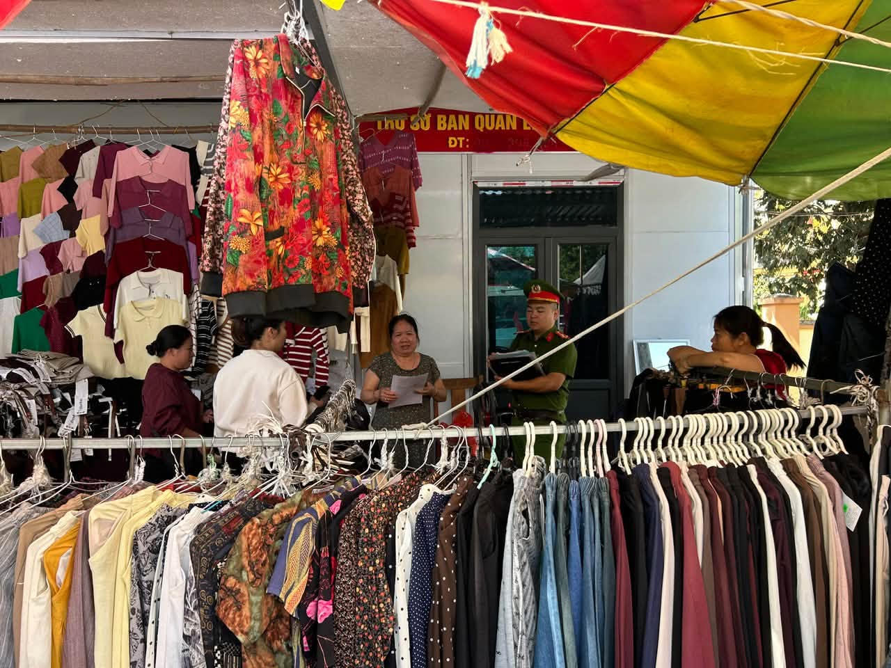 Nỗ lực tuyên truyền đến người dân. Ảnh: PV