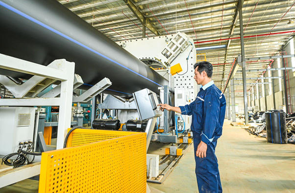 Dây chuyền sản xuất ống Nhựa Đồng Nai tại nhà máy DNP Đất Đỏ.