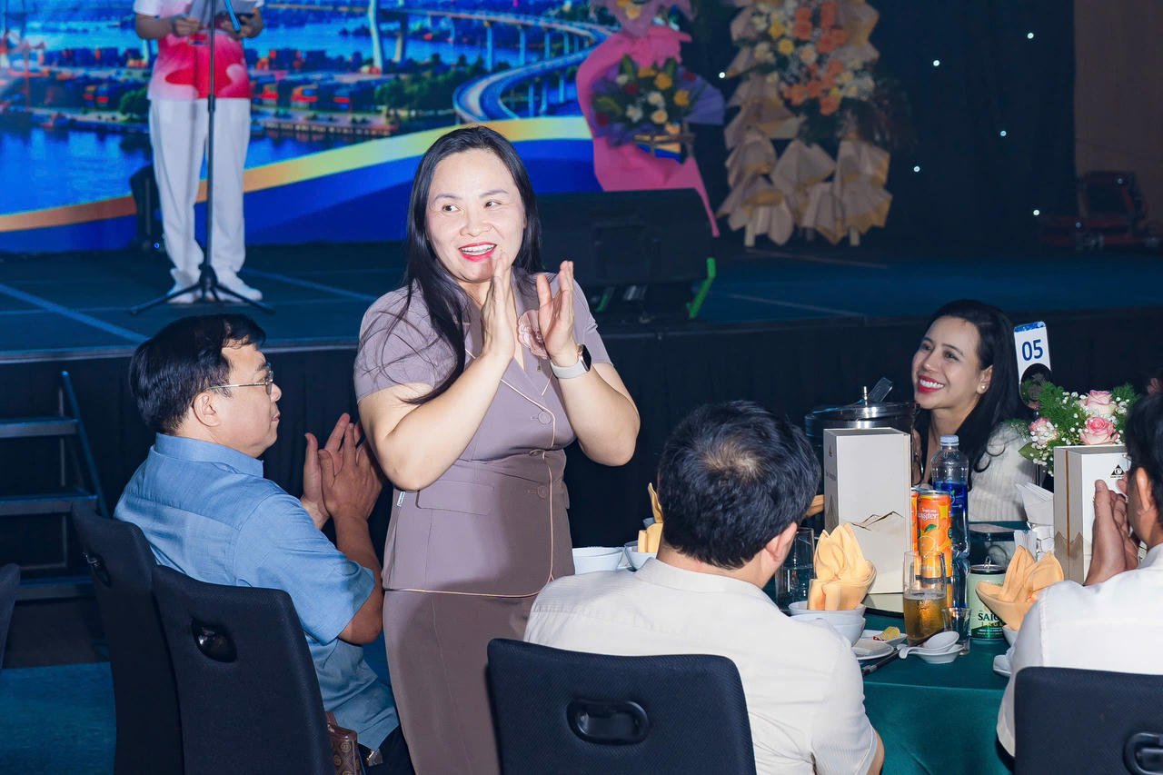 Phó Cục trưởng Nguyễn Thị Hoàng Giang tham dự Chương trình gặp mặt.
